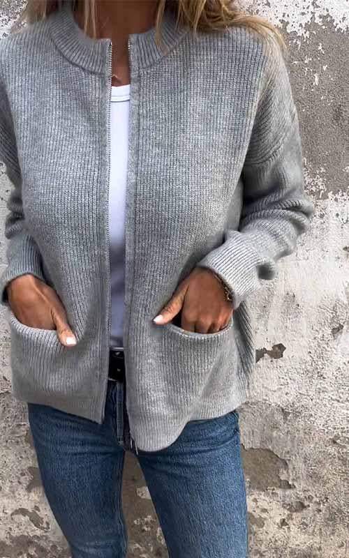 Women's knitted zip jacket with stand collar, long sleeves and front pockets