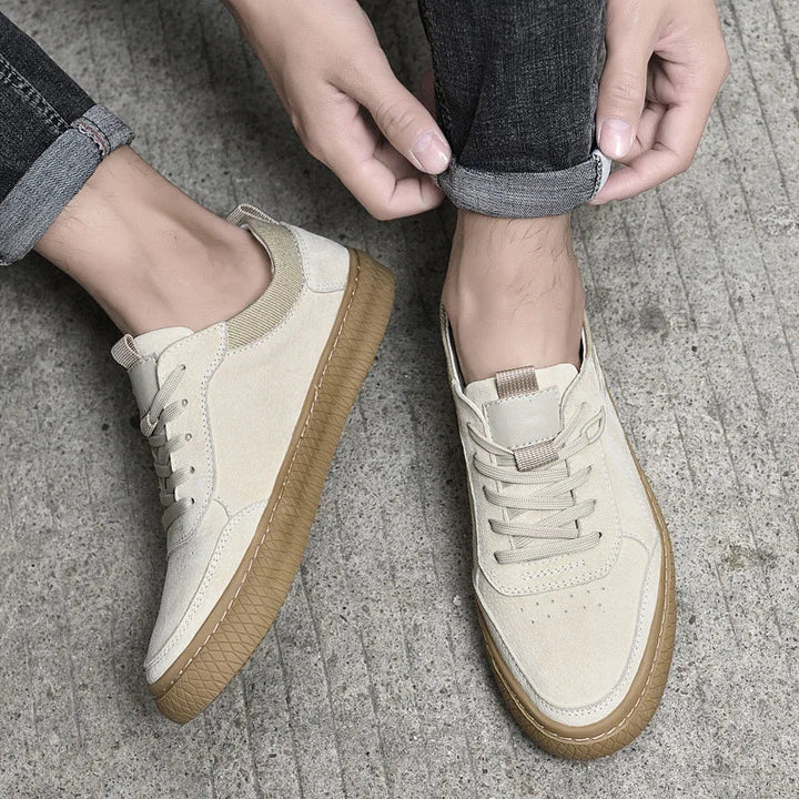 Men's low-top lace-up sneakers with textured rubber soles