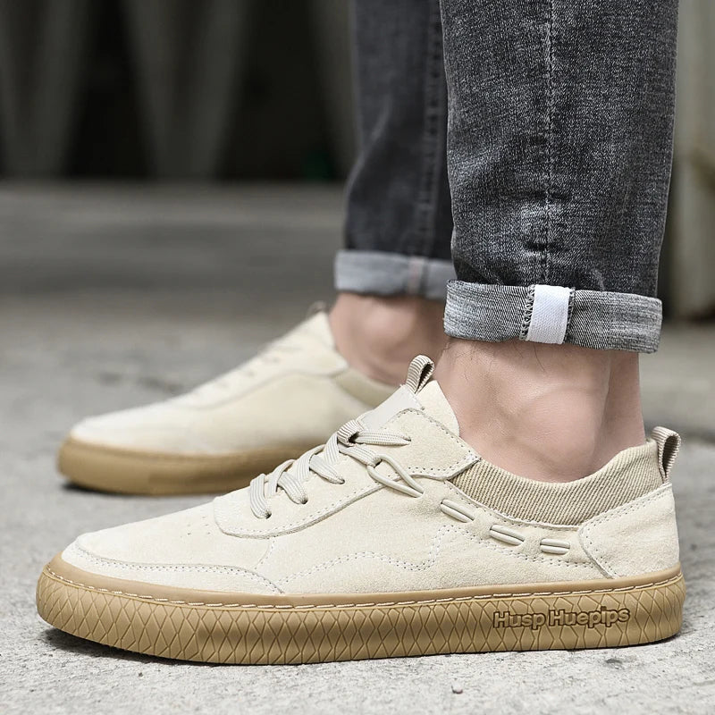 Men's low-top lace-up sneakers with textured rubber soles