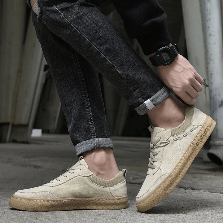 Men's low-top lace-up sneakers with textured rubber soles