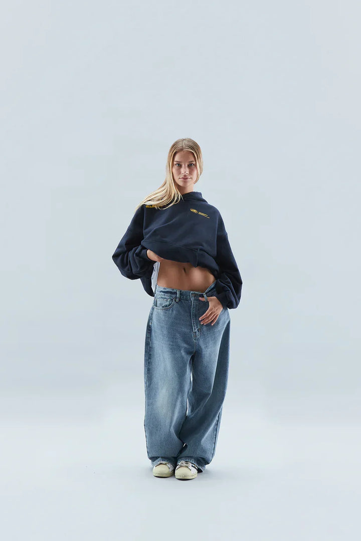 Women's hooded hoodie with long sleeves, cropped hem and kangaroo pocket