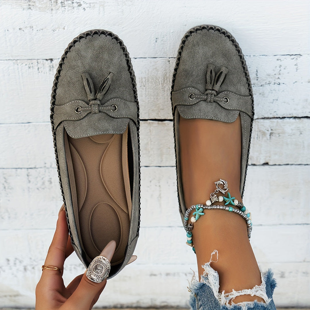 Classic loafer with tassel detail in grey suede with moccasin sole