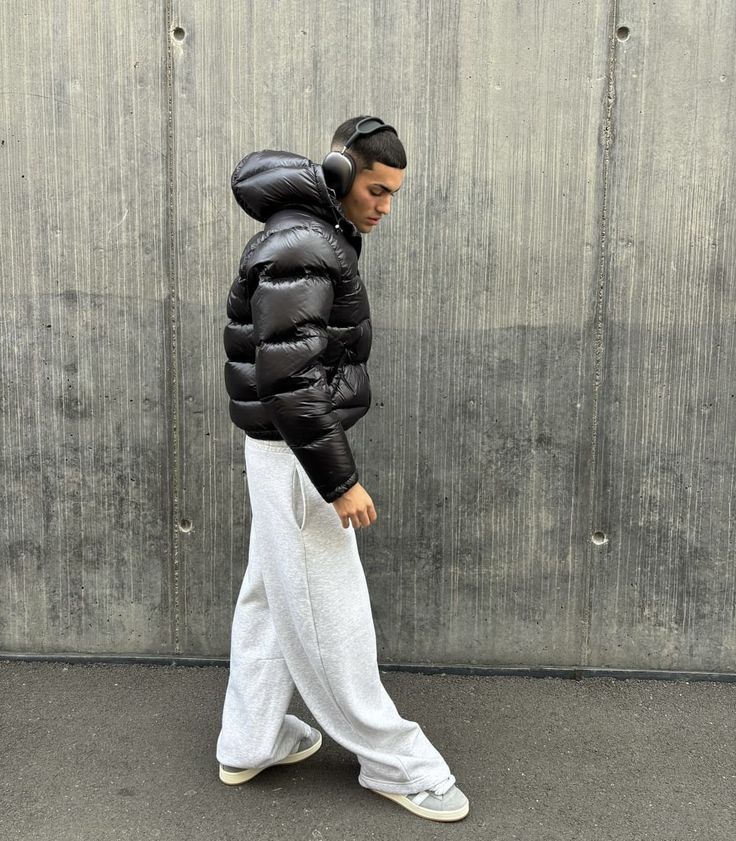 Men's hooded quilted puffer jacket with long sleeves and front zip