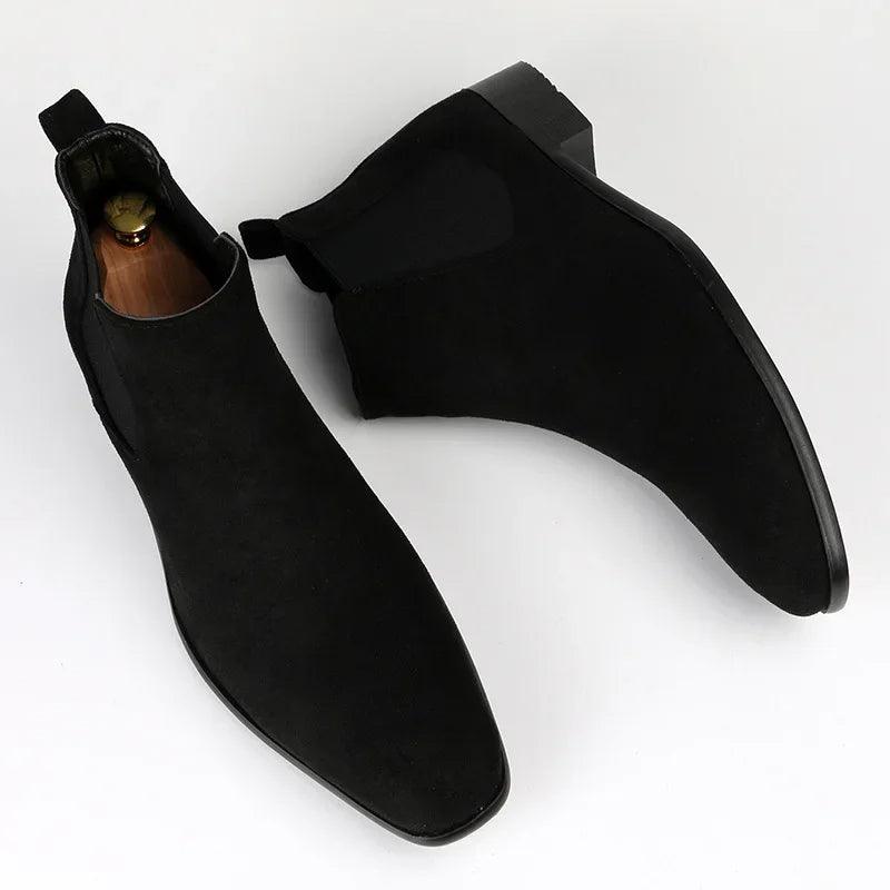 Men's Chelsea ankle boots with elastic side panels and almond toes