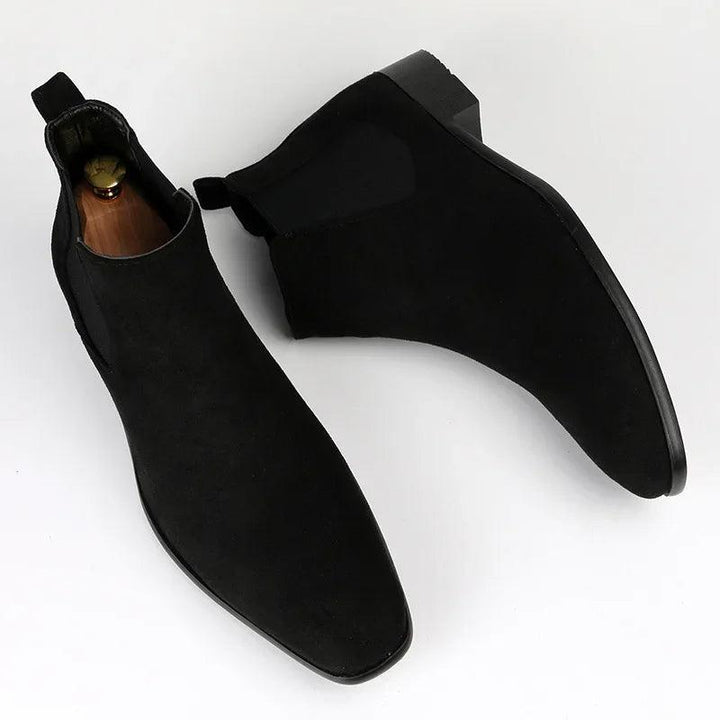 Men's Chelsea ankle boots with elastic side panels and almond toes