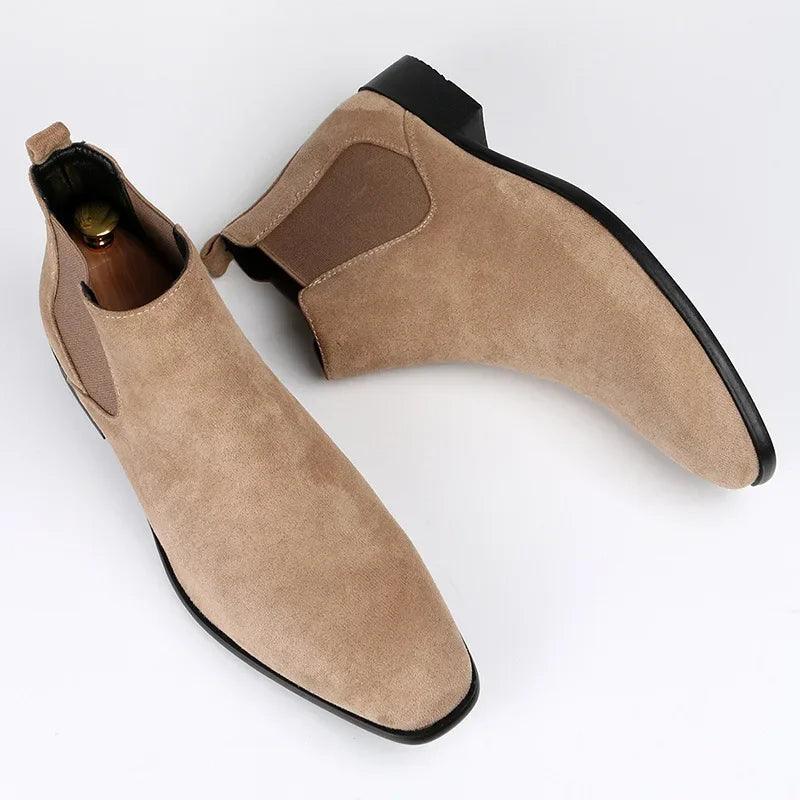 Men's Chelsea ankle boots with elastic side panels and almond toes