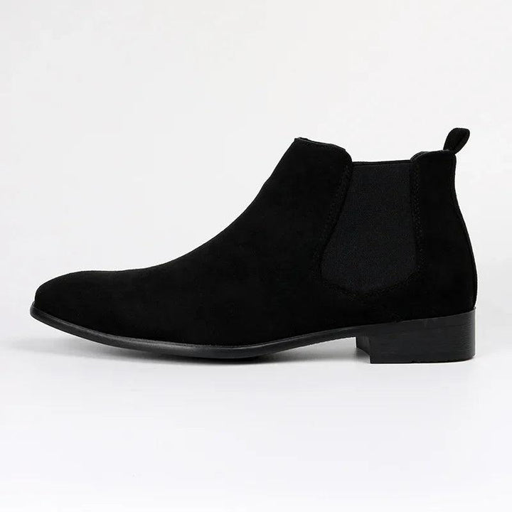 Men's Chelsea ankle boots with elastic side panels and almond toes