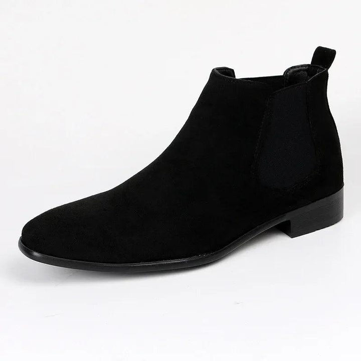 Men's Chelsea ankle boots with elastic side panels and almond toes