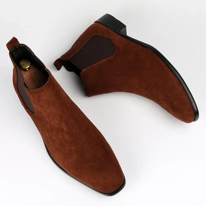 Men's Chelsea ankle boots with elastic side panels and almond toes