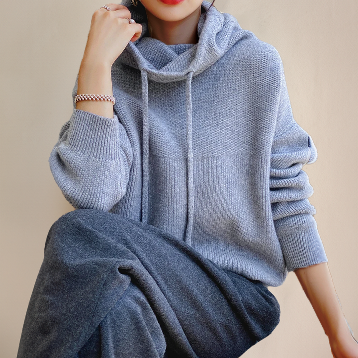 Women's relaxed knitted hoodie with drawstring hood