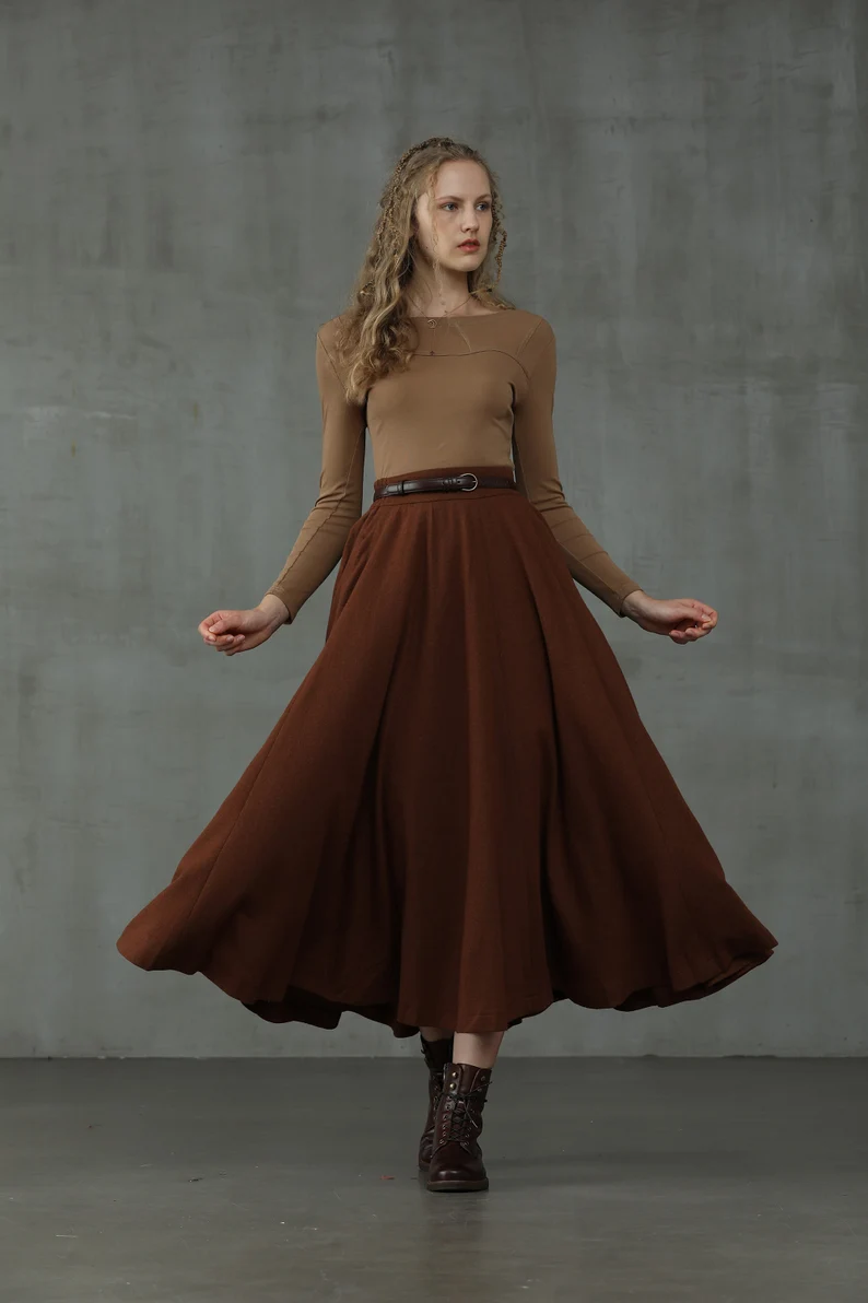 Women's full flared midi skirt with high waistband and flowing folds