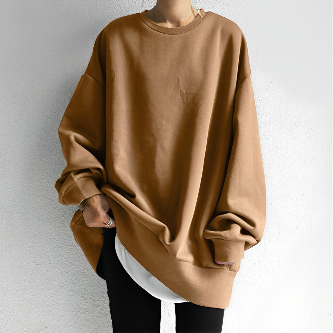 Women's oversized crew neck sweatshirt with long sleeves and curved hem