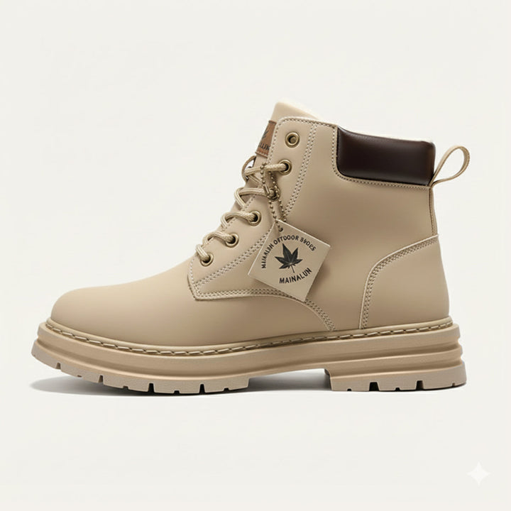 Men's ankle-height lace-up boots with padded collar, round toe and lug sole