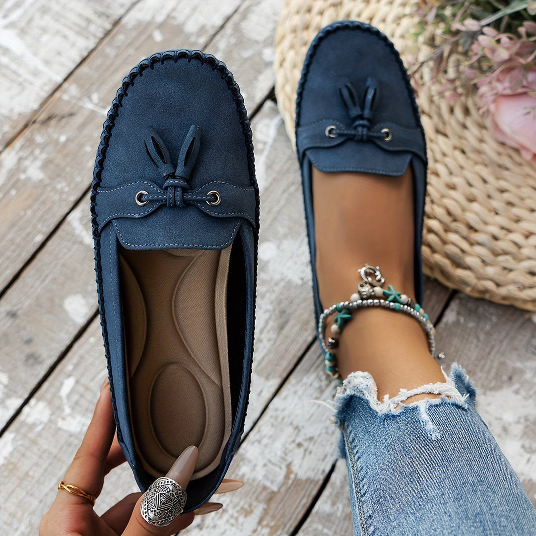 Classic loafer with tassel detail in grey suede with moccasin sole