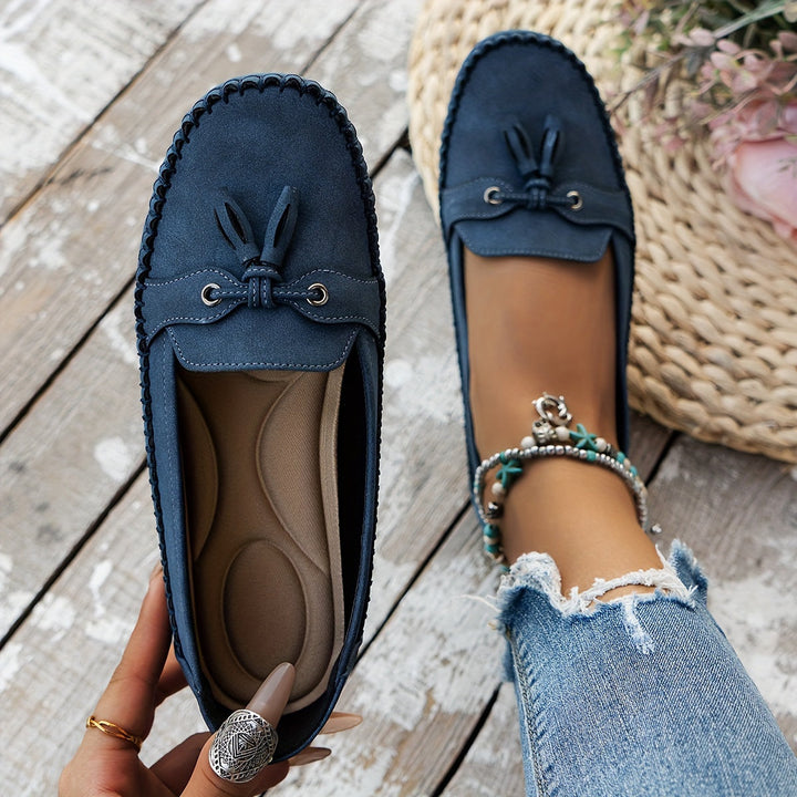 Classic loafer with tassel detail in grey suede with moccasin sole