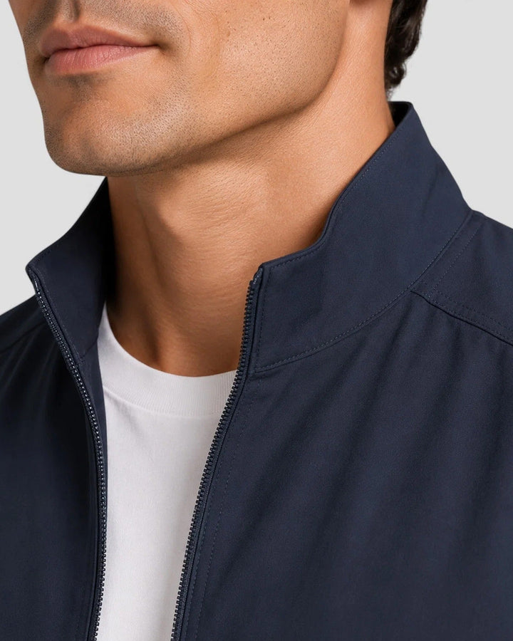 Men's stand collar zip jacket with long sleeves and zipped pockets