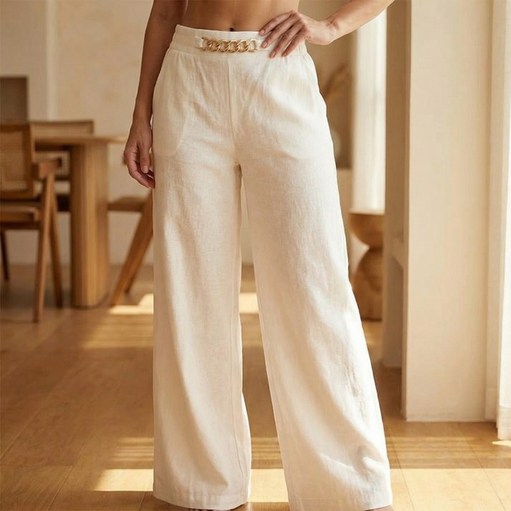 Women's wide leg trousers with elastic high waist, side pockets and gold chain accent