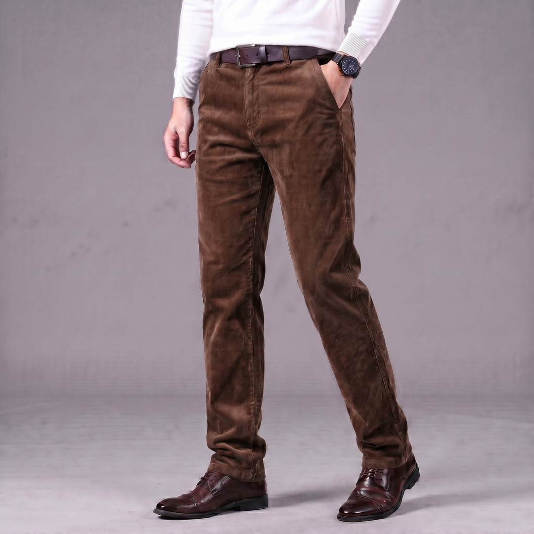 Men's straight-leg trousers with belt loops and angled side pockets