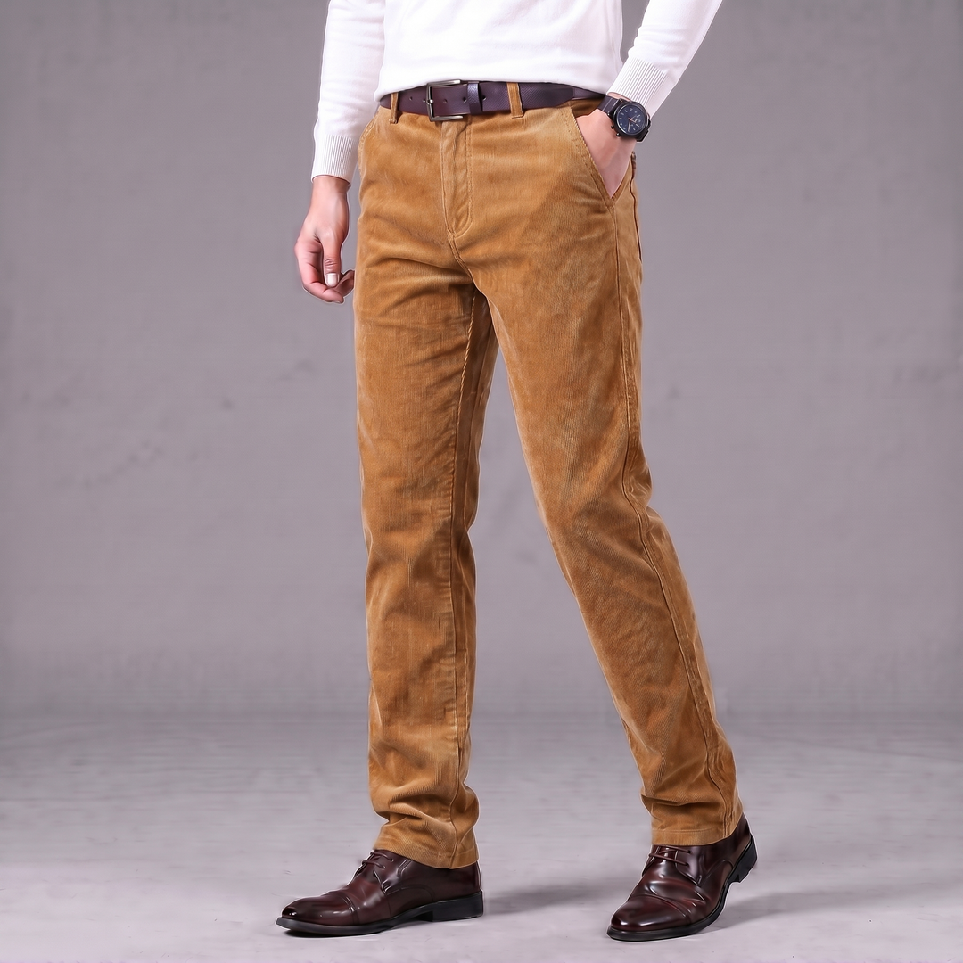 Men's straight-leg trousers with belt loops and angled side pockets