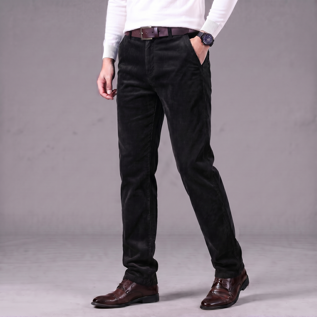 Men's straight-leg trousers with belt loops and angled side pockets