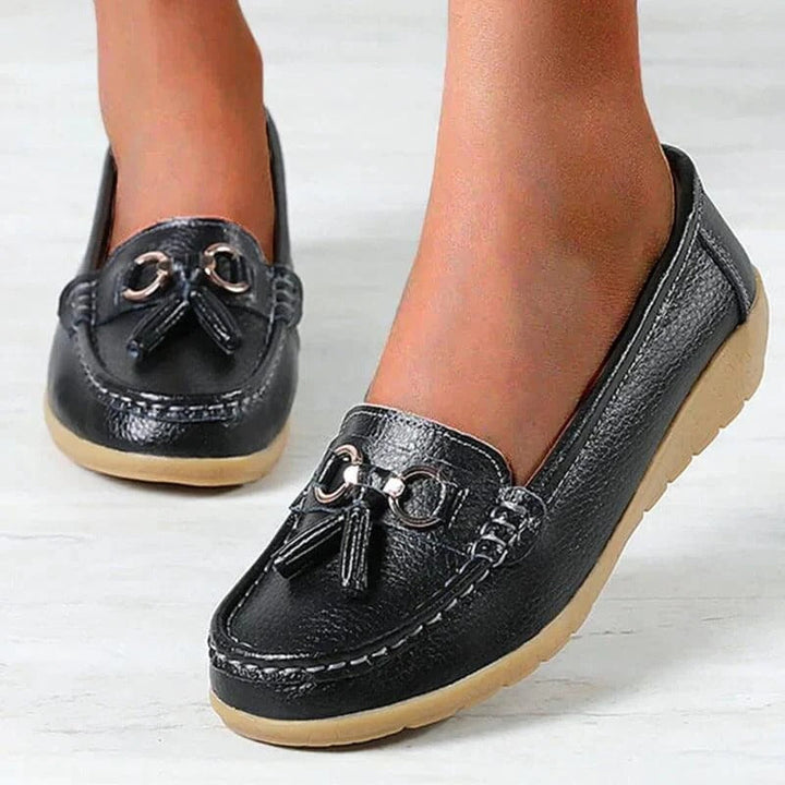 Women's loafers with moc toe, tassels and metal horsebit detail