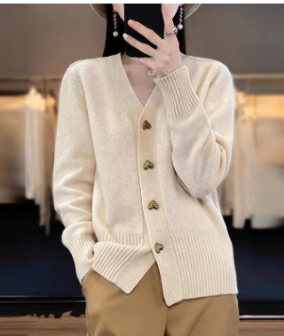 Women's V-neck cardigan with heart-shaped buttons and ribbed trims