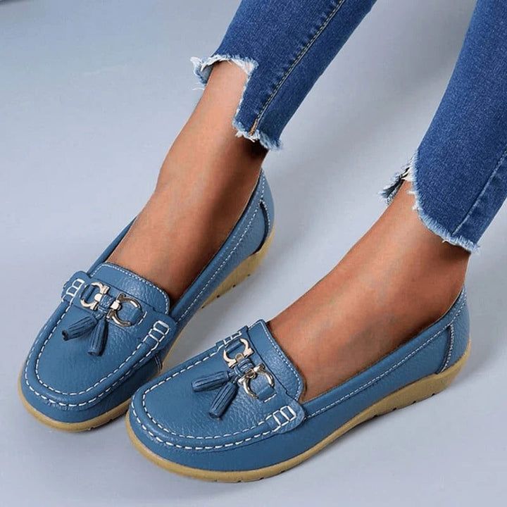 Women's loafers with moc toe, tassels and metal horsebit detail