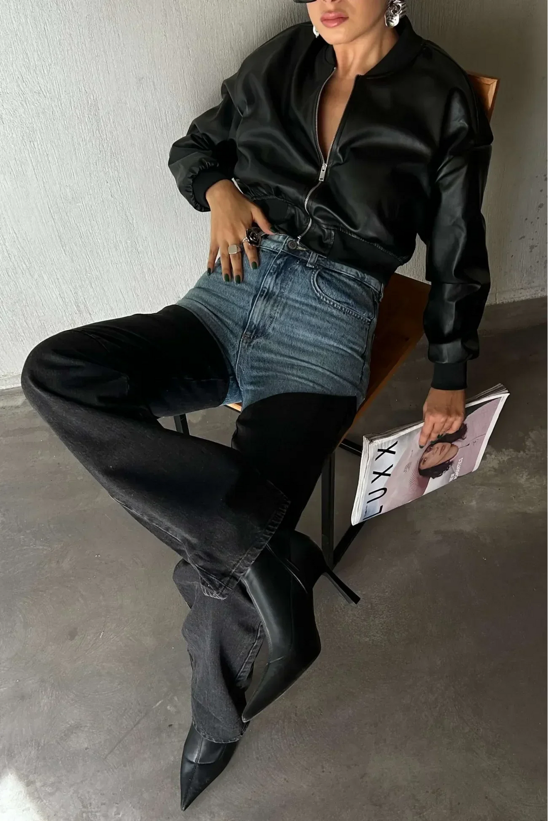 Women's two-tone high-rise straight-leg jeans with blue upper panels and black lower legs