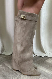 Beige suede (nog maar 8 op voorraad)