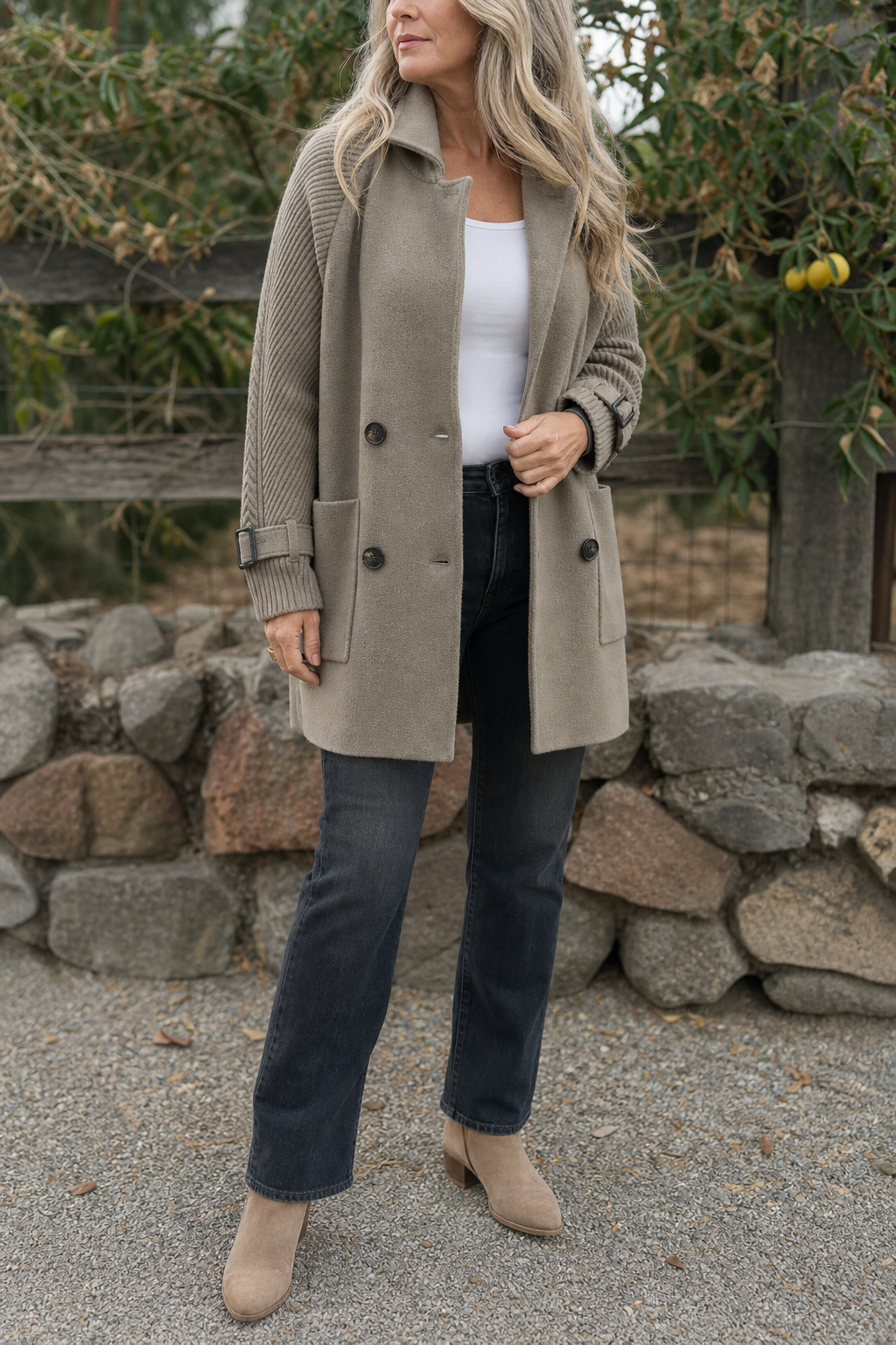 Women's longline coat with double-breasted buttons and cable-knit sleeves