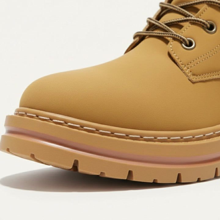 Men's ankle-height lace-up boots with padded collar, round toe and lug sole
