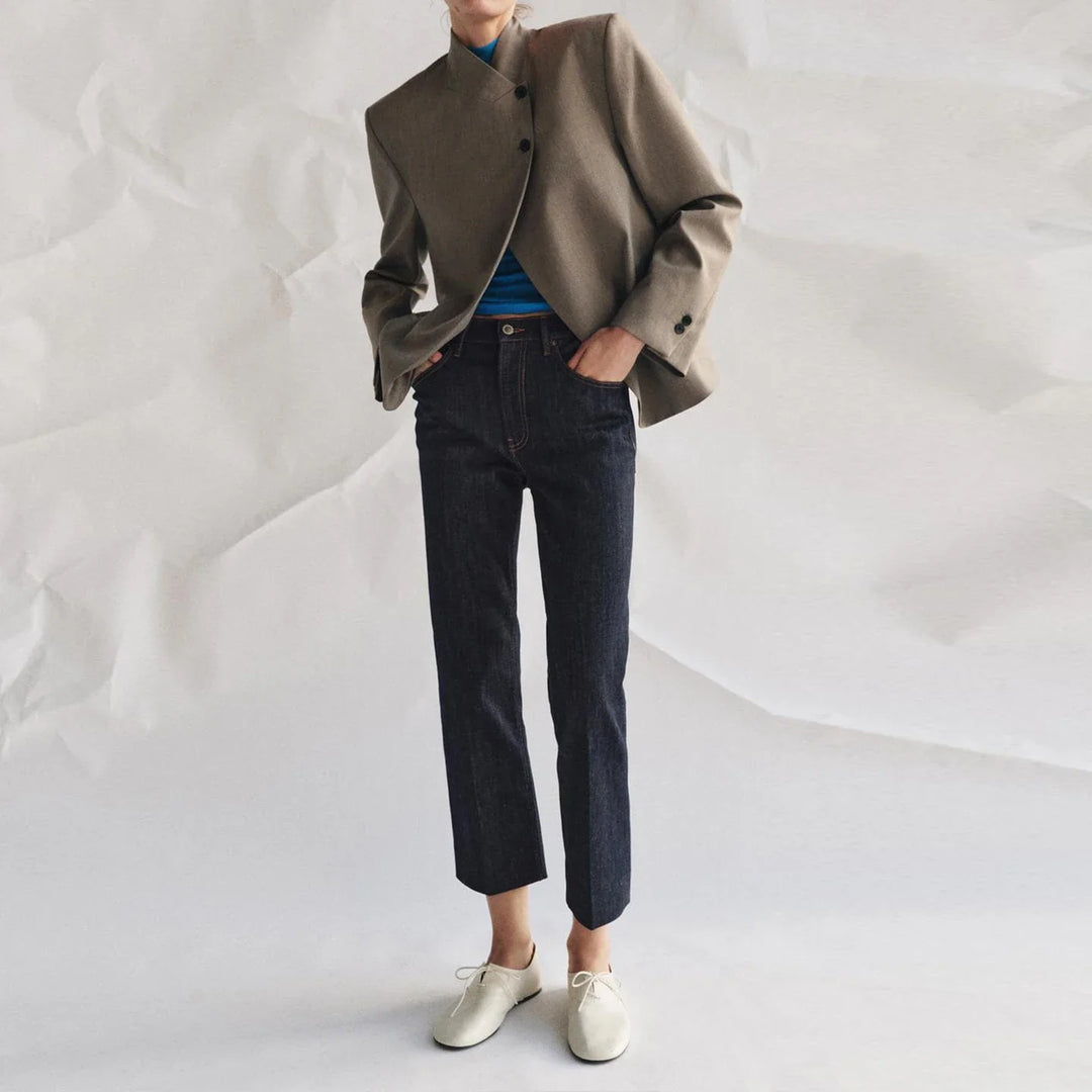 Women's collarless button blazer with long sleeves and front pockets