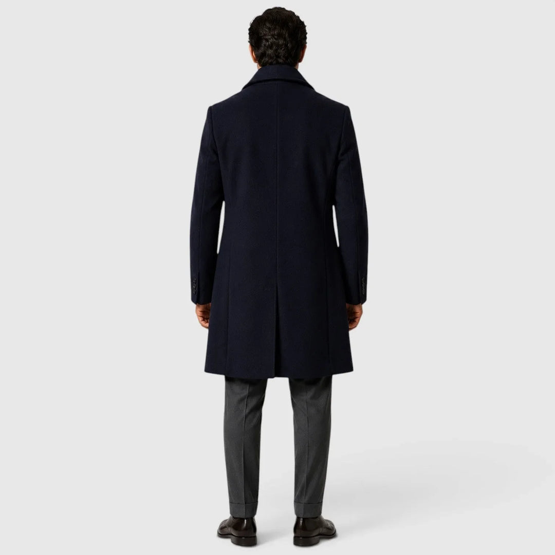 Men's slim fit single-breasted overcoat with lapels and button fastening