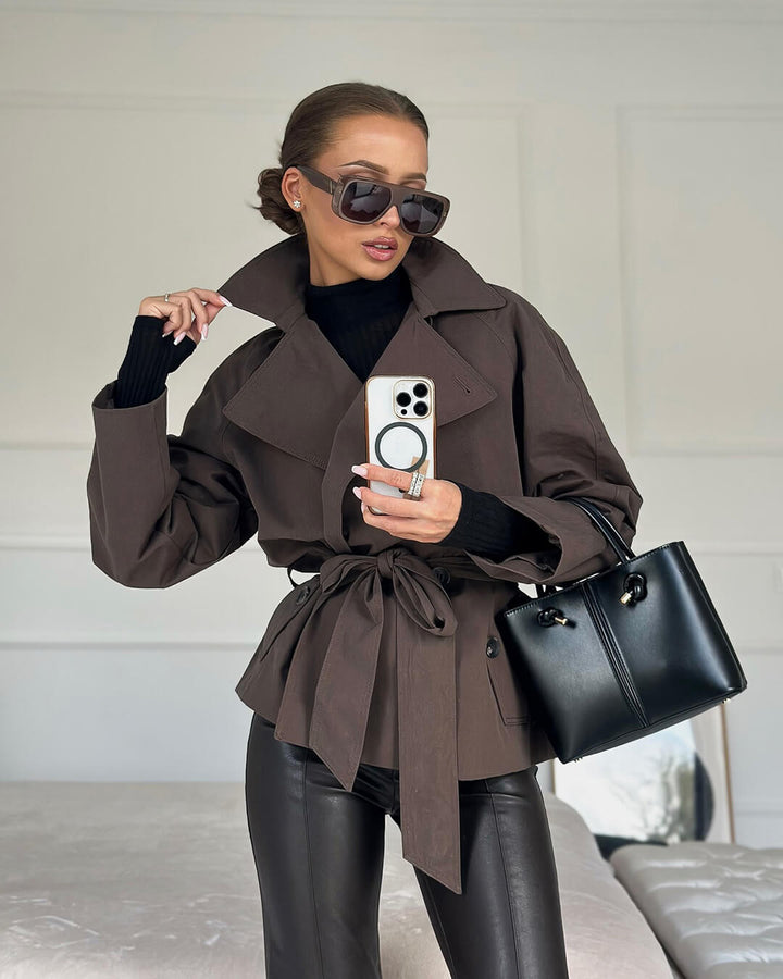 Women's short belted trench coat with notched lapels and long sleeves