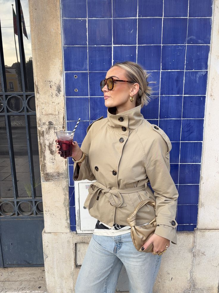 Women's cropped trench jacket with stand collar and tie belt