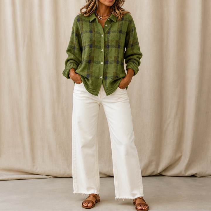 Women's plaid cropped cardigan with shirt collar, long sleeves and button front