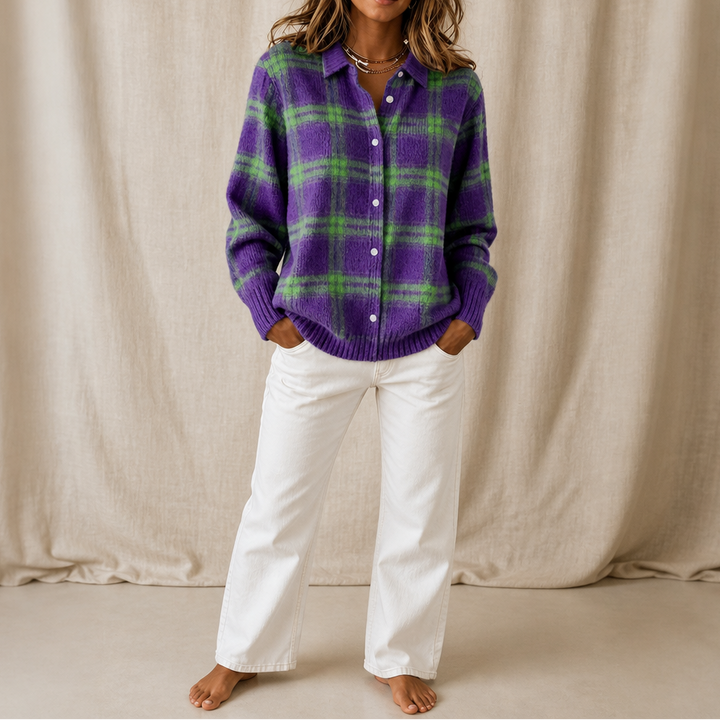 Women's plaid cropped cardigan with shirt collar, long sleeves and button front