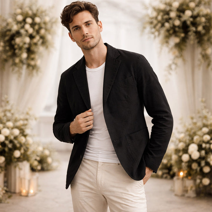 Men's blazer with notched lapels, long sleeves, button fastening and patch pockets