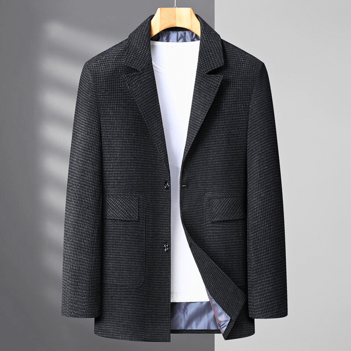 Men's tailored houndstooth blazer with notched lapels and flap pockets